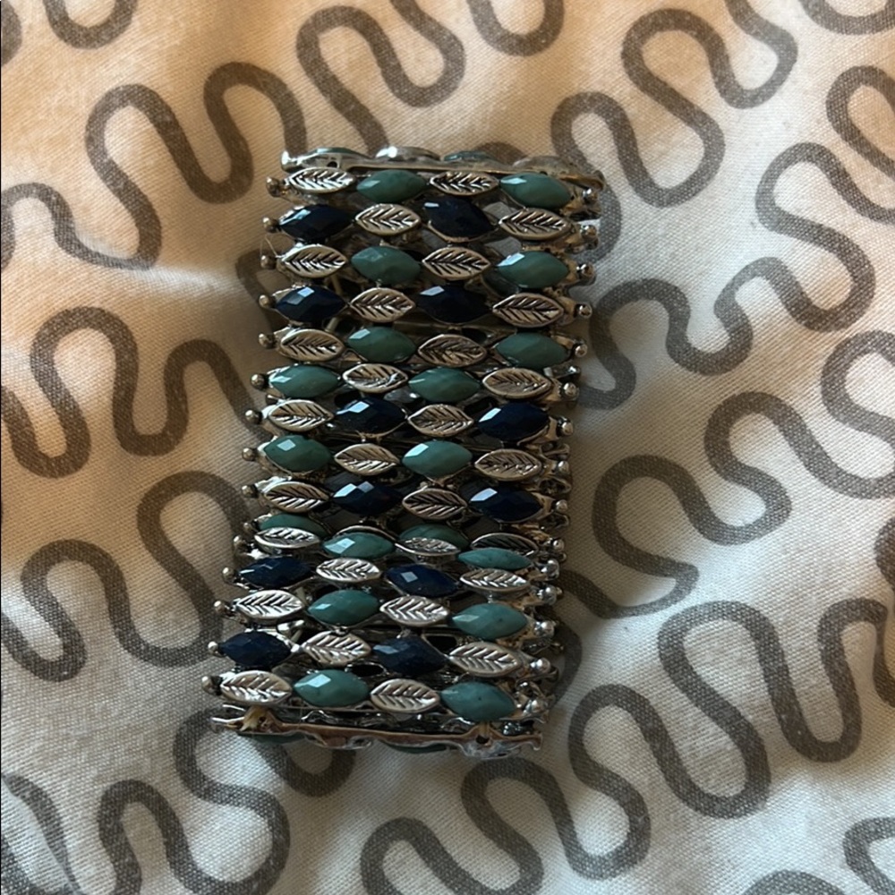 Many different bracelets - Picture 3 of 6